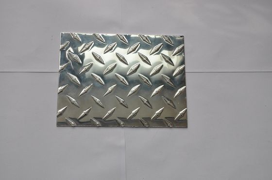 OEM Aluminium Chequered Plate , Silver Diamond Embossed Aluminum Sheet